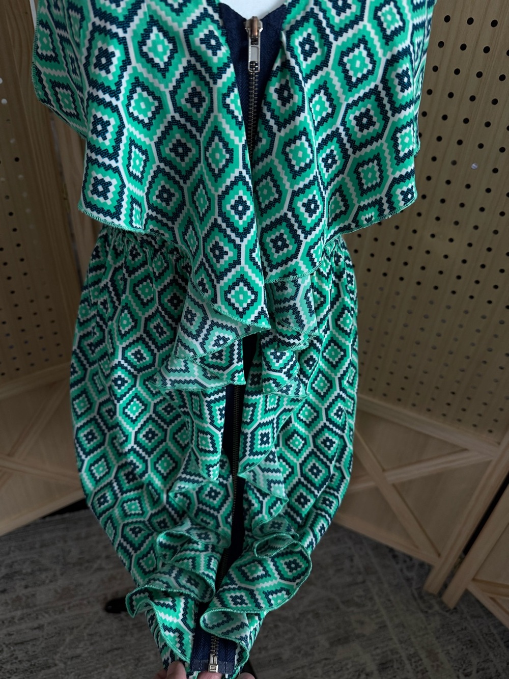Green Geometric Ruffle Mini Dress with V-Neck - Picture 4 of 5